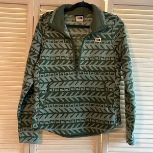 North Face pull over